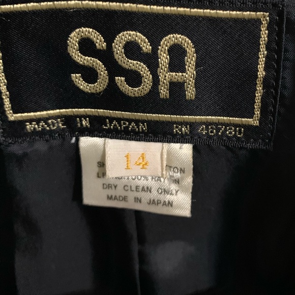 VTG classic black velvet blazer w/pocket detail - Picture 5 of 8